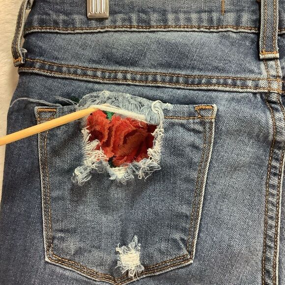 Flying monkey platinum jeans Women's Size 29 Skinny Embroidery Flower Distressed - Picture 8 of 13